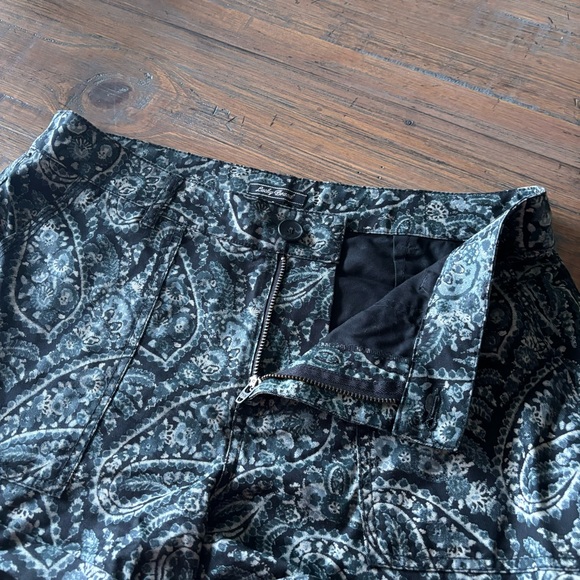 Lucky Brand size 4 black & gray paisley print shorts - Picture 5 of 15